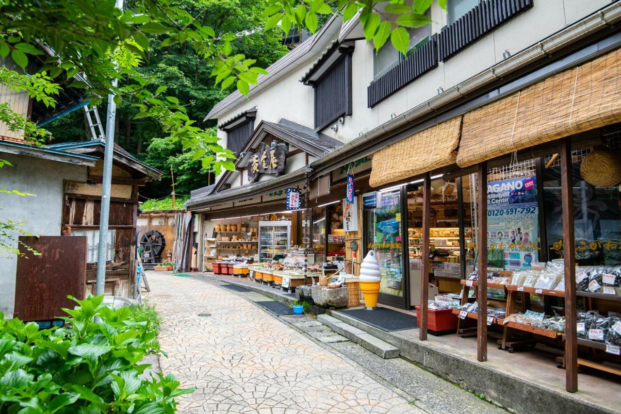 Toemu Nozawa Lodge Esterno foto